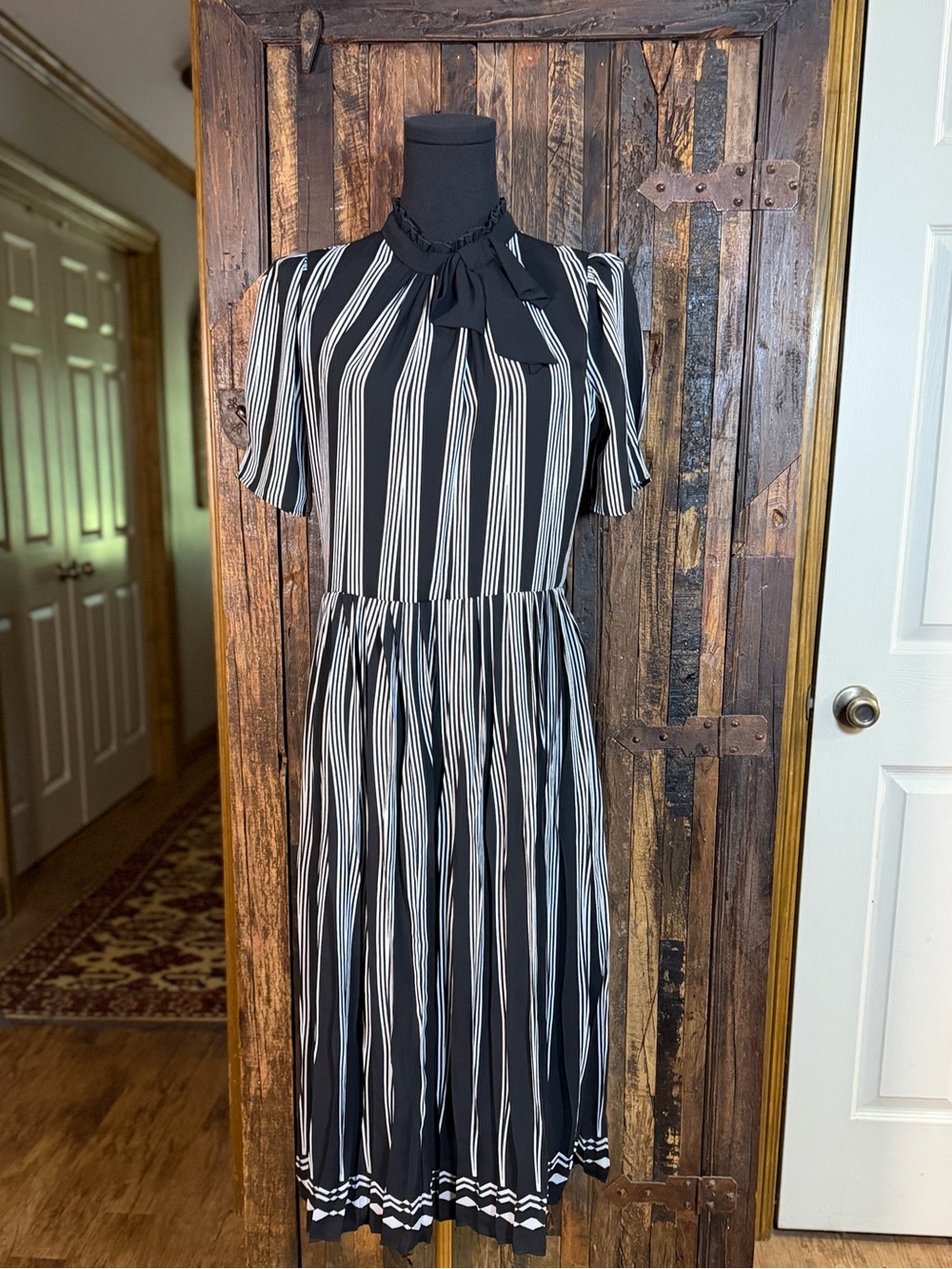 Karl Lagerfeld Paris Dress 6 Black White Stripe Bow Neck Pleated Midi Lined